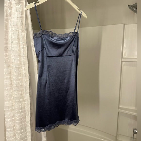 Urban Outfitters Slip Lace mini dress. Periwinkle color - Picture 2 of 5